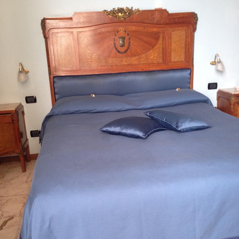 La Dimora Dei Baroni Bed and Breakfast Νάπολη Δωμάτιο φωτογραφία