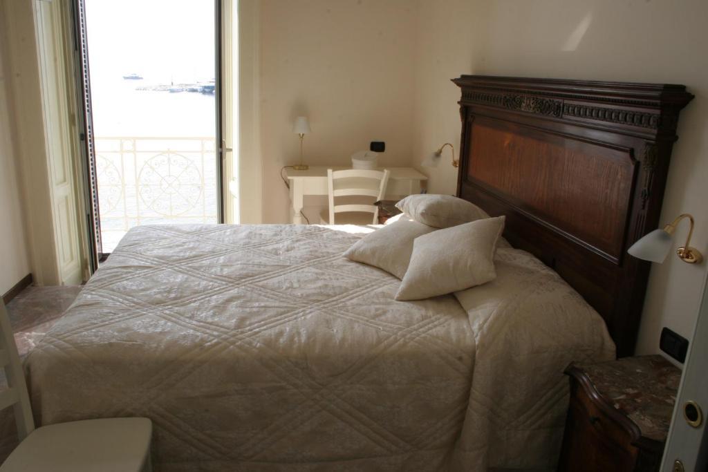 La Dimora Dei Baroni Bed and Breakfast Νάπολη Δωμάτιο φωτογραφία