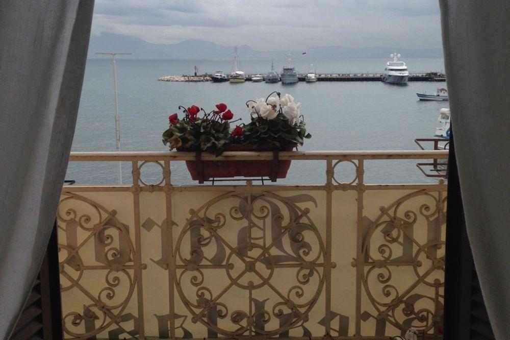 La Dimora Dei Baroni Bed and Breakfast Νάπολη Εξωτερικό φωτογραφία